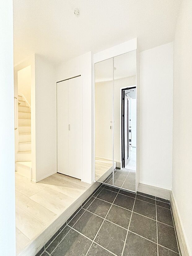 家族の帰宅やお客様をあたたかく迎える玄関