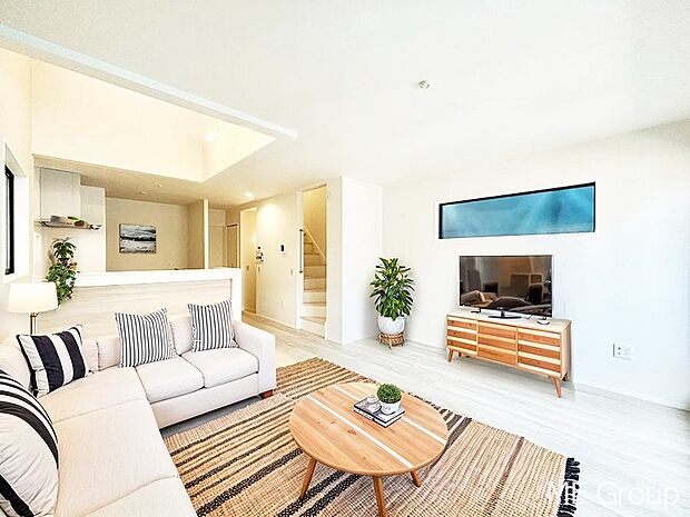 落ち着いた雰囲気のLDKは家族みんなの快適空間※家具はCGです