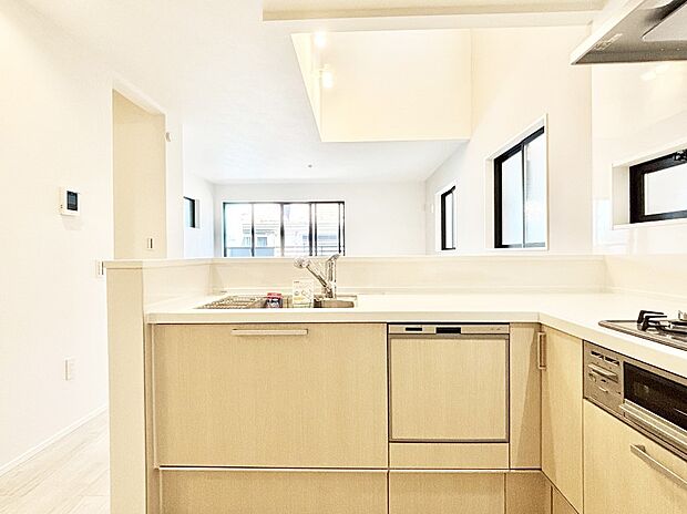 料理をしながらご家族との会話を楽しめる対面カウンターキッチン