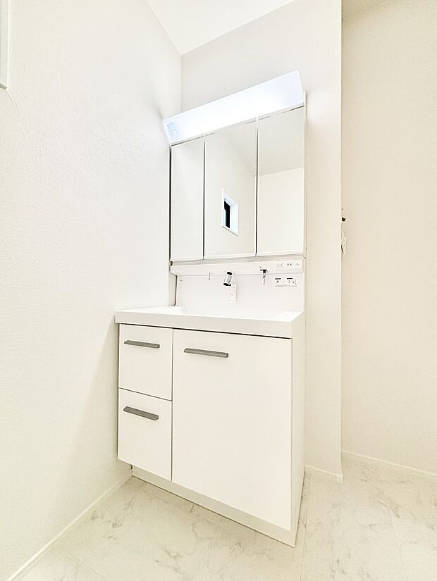 収納力と機能性に優れた洗面化粧台