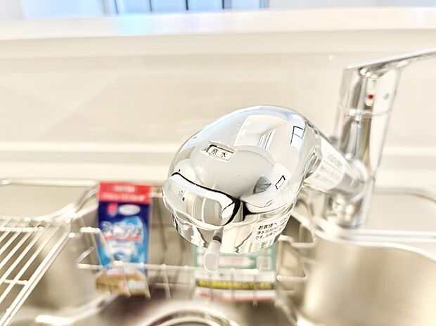 いつでも清潔なおいしいお水を。一つの水栓で水道水と浄水を使い分け。