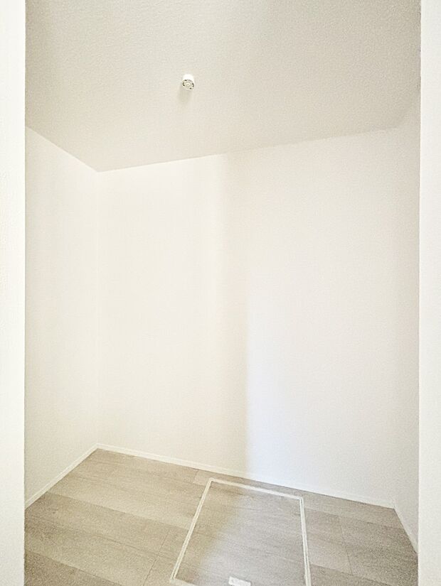 ウォークインクローゼットの活用で生活空間スッキリ