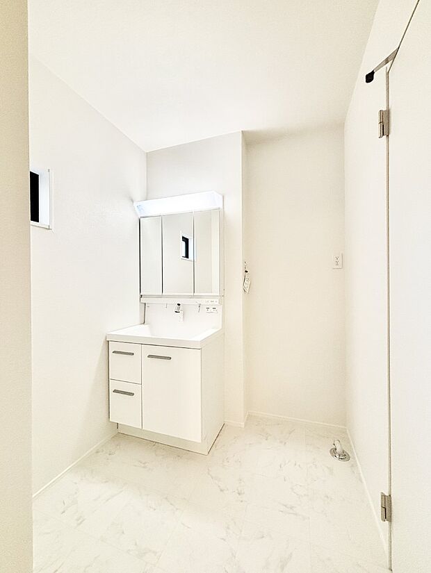 キッチンとの動線を考慮した水廻り集中設計で忙しい時間の家事もラクラク