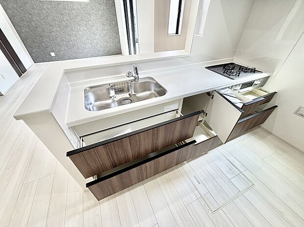 使いやすさを優先したスライド式収納タイプ！