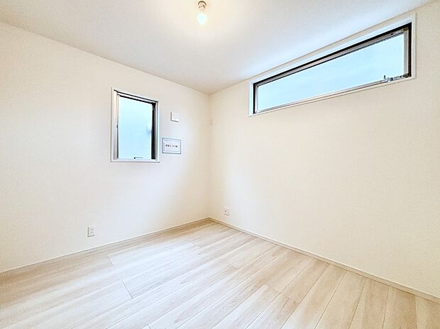 2面採光で気持ちよく自然光が取り入れられるのでお子様のお部屋にもピッタリ