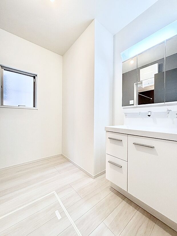 ゆとりの洗面スペースで朝の身支度もラクラク