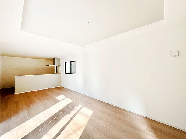 日当たりの良いリビング。お気に入りのグリーンを飾れば更に心地よさがアップ!