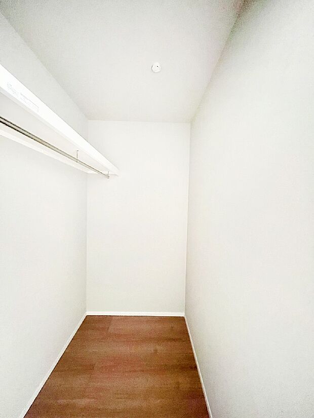 ウォークインクローゼットの活用で生活空間スッキリ