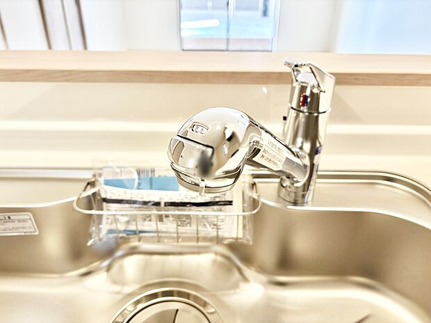 いつでも清潔なおいしいお水を。一つの水栓で水道水と浄水を使い分け。