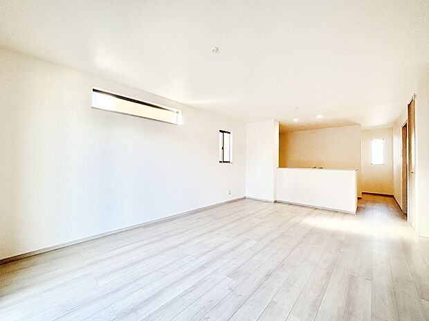 家族の笑顔が自然と生まれてくる、そんな雰囲気のダイニングに仕上がっています。