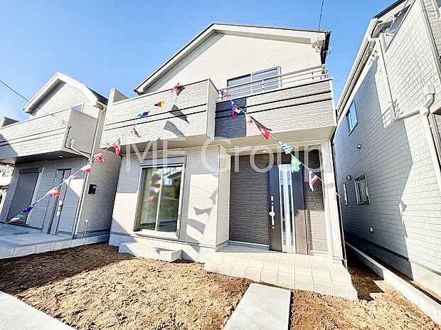 シンプルで落ち着きのある建物は住むかたの個性でオリジナルなものになっていきます