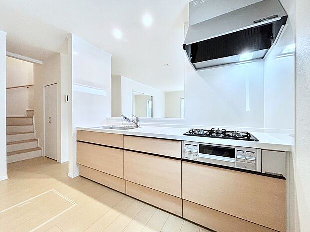 広々とした使い勝手の良いキッチンで日々のお料理も楽しくなりそう