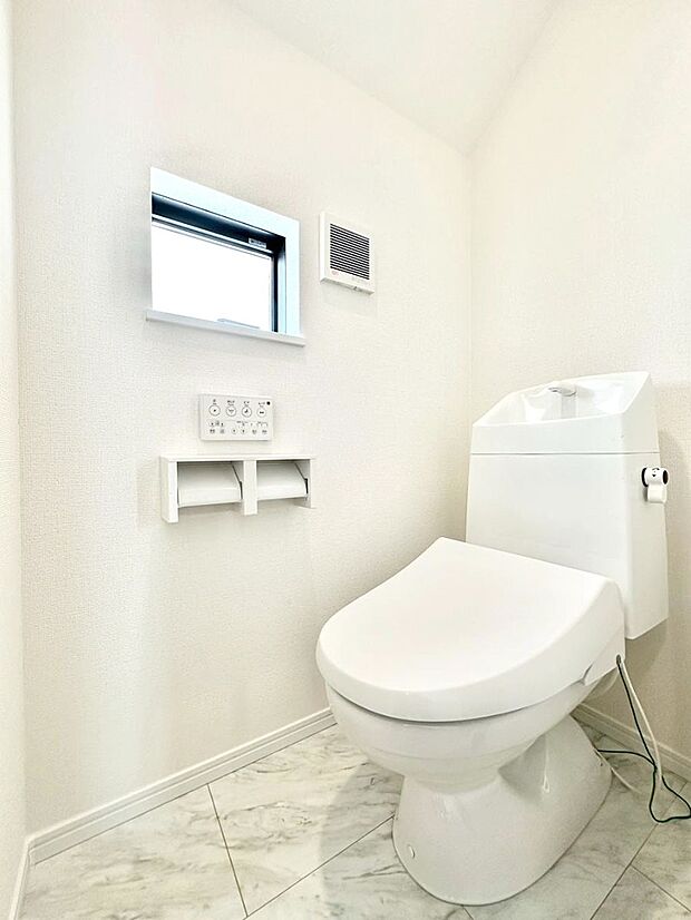 トイレは1階と2階それぞれに配置されていてとても便利です。 