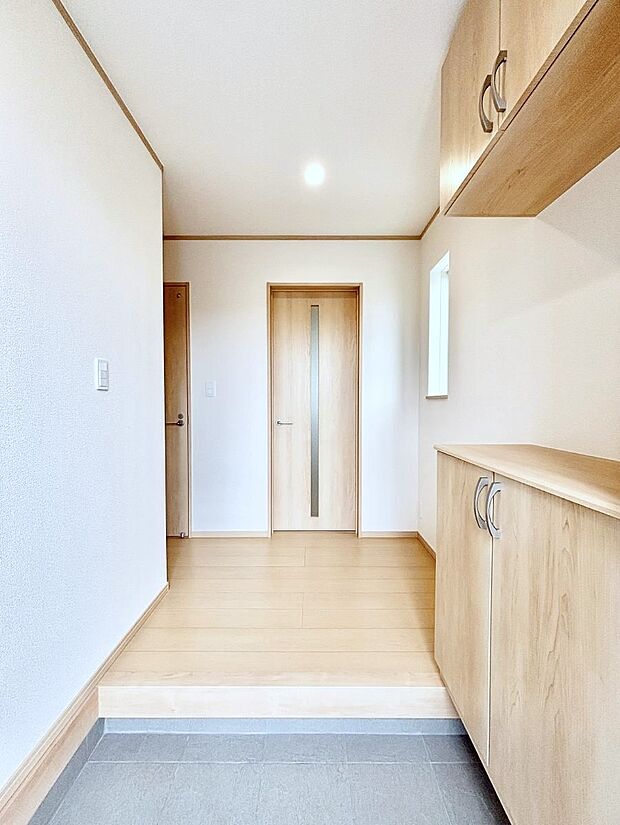 家族の帰宅やお客様をあたたかく迎える玄関  