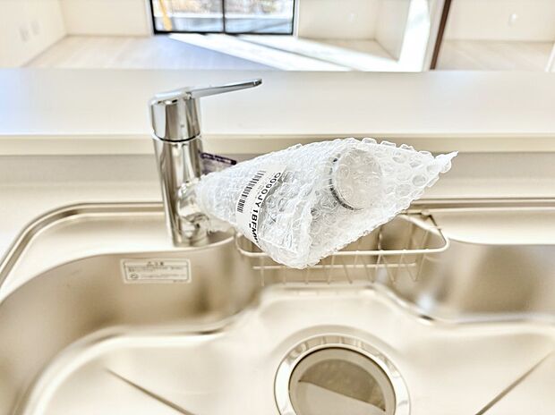 いつでも清潔なおいしいお水を。一つの水栓で水道水と浄水を使い分け。