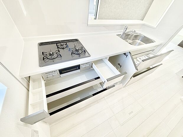 使いやすさを優先したスライド式収納タイプ！