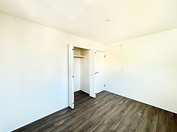 使いやすい形でベットや家具の置き方にも困ることもありません。