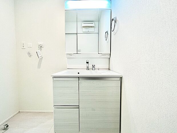 収納力と機能性に優れた洗面化粧台