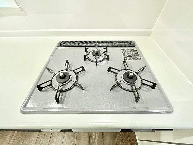 ガスコンロはSiセンサー搭載。火力調節や焦げ付き・消し忘れも防いでくれます。