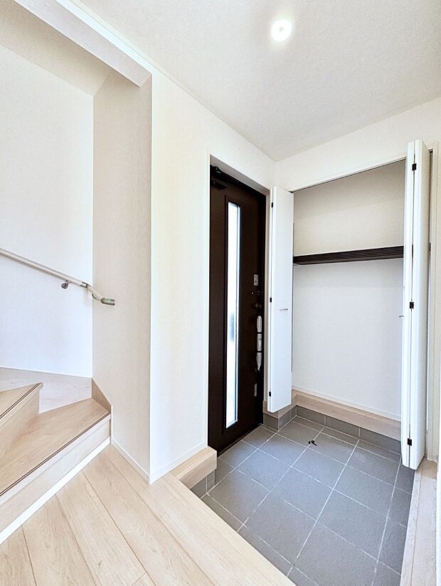 家族の帰宅やお客様をあたたかく迎える玄関  