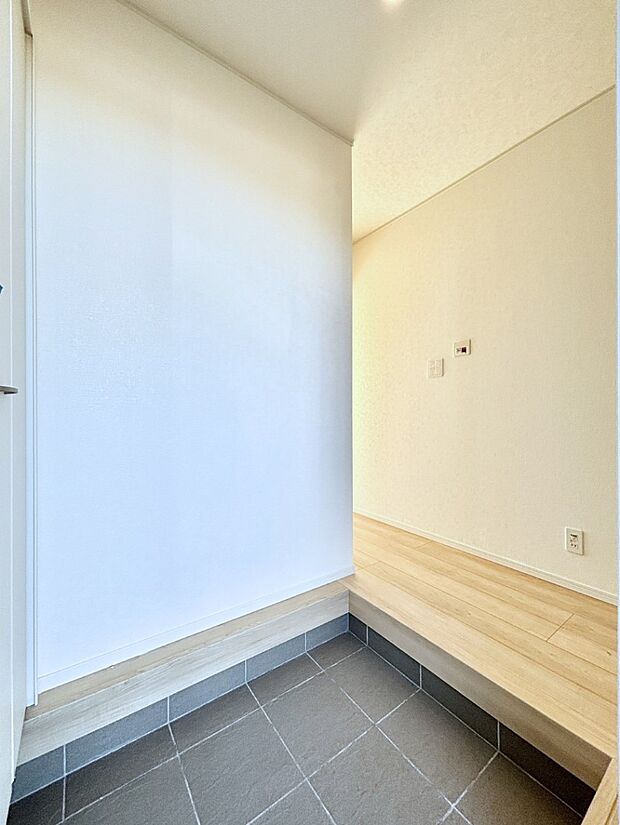 家族の帰宅やお客様をあたたかく迎える玄関  