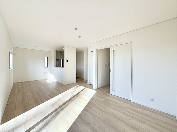 家族団らんの時間も増えそうなくつろぎのリビングダイニング。