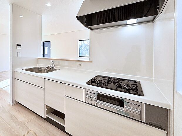 広々とした使い勝手の良いキッチンで日々のお料理も楽しくなりそう