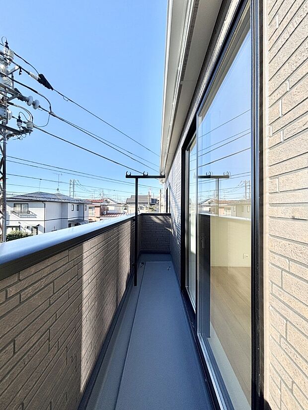 ゆったりバルコニーだから沢山お洗濯ものを干せます。
