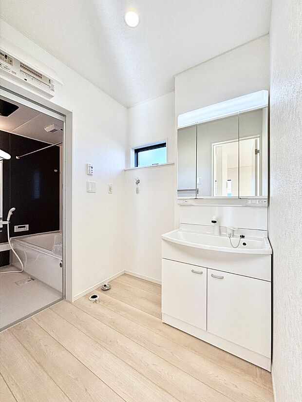 広々とゆとりのあるランドリースペース。  