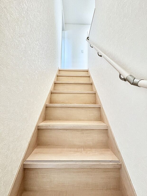 安全性を考慮し階段には手すりを設置しています