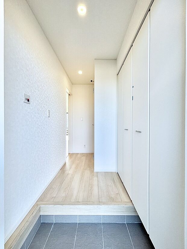 明るい玄関はお客様をお出迎えするのにぴったりです!