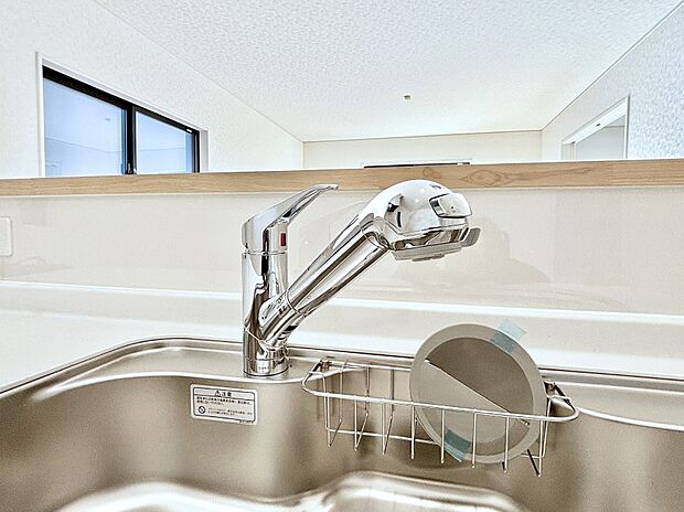 いつでも清潔なおいしいお水を。一つの水栓で水道水と浄水を使い分け。