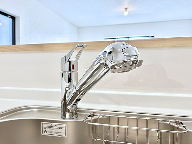 いつでも清潔なおいしいお水を。一つの水栓で水道水と浄水を使い分け。