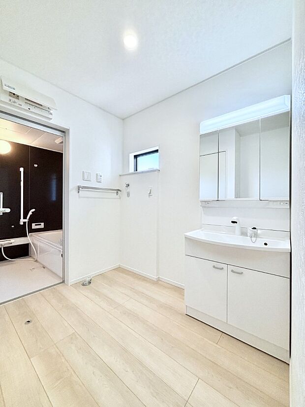 広々とゆとりのあるランドリースペース。