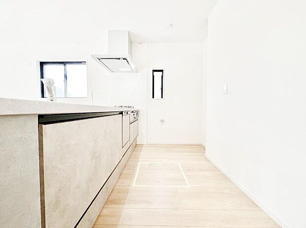 ゆとりあるキッチンスペースでお料理や食後の後片付けもスムーズに！