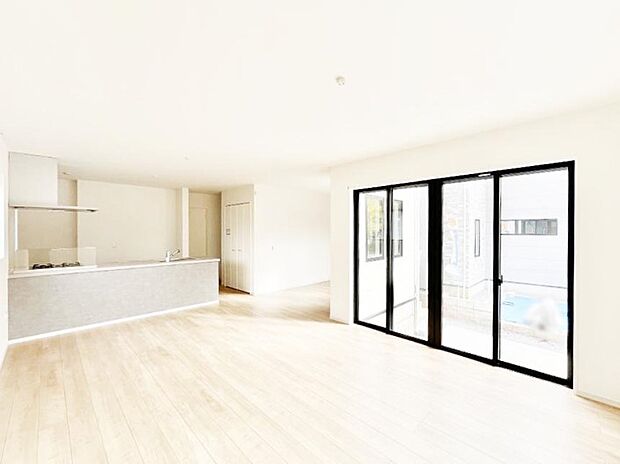 家族の笑顔が自然と生まれてくる、そんな雰囲気のダイニングに仕上がっています。