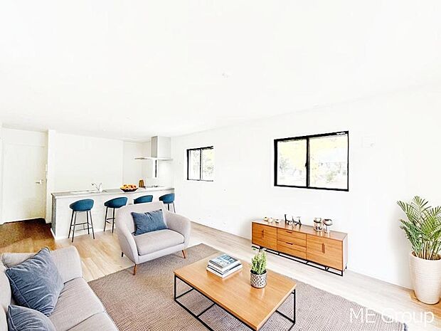 ご家族の賑やかな話し声で包まれる明るく広々としたリビング 　 ※家具はCGです