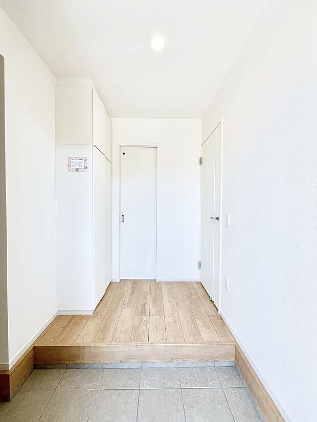 明るい玄関はお客様をお出迎えするのにぴったりです!