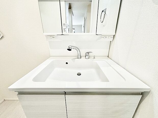 ハンドシャワー付き!使いやすい洗面台。