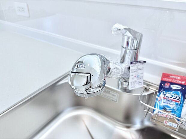 いつでも清潔なおいしいお水を。一つの水栓で水道水と浄水を使い分け。