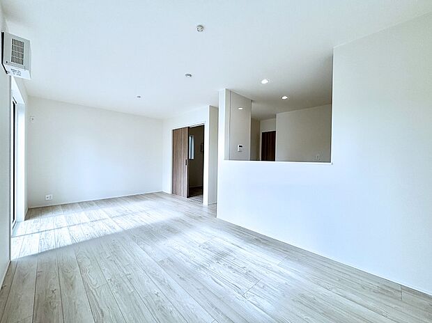 日当たりの良いリビング。お気に入りのグリーンを飾れば更に心地よさがアップ！