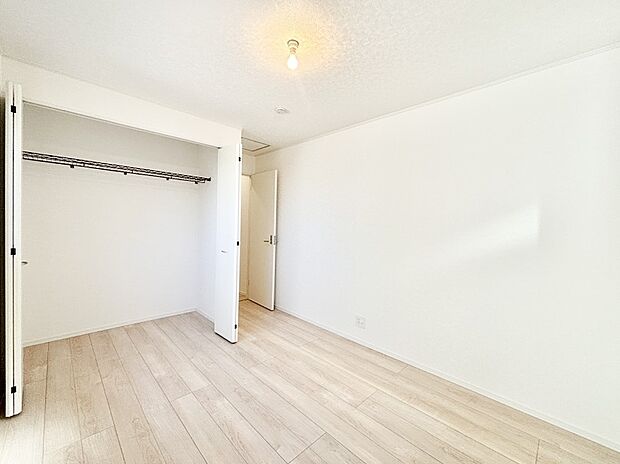 使いやすい形でベットや家具の置き方にも困ることもありません。