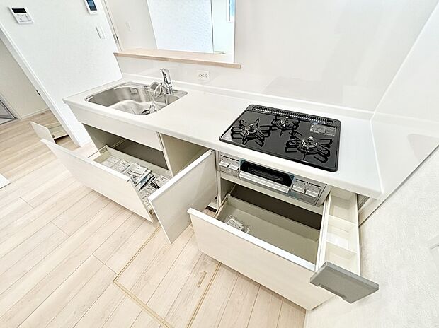 使いやすさを優先したスライド式収納タイプ!