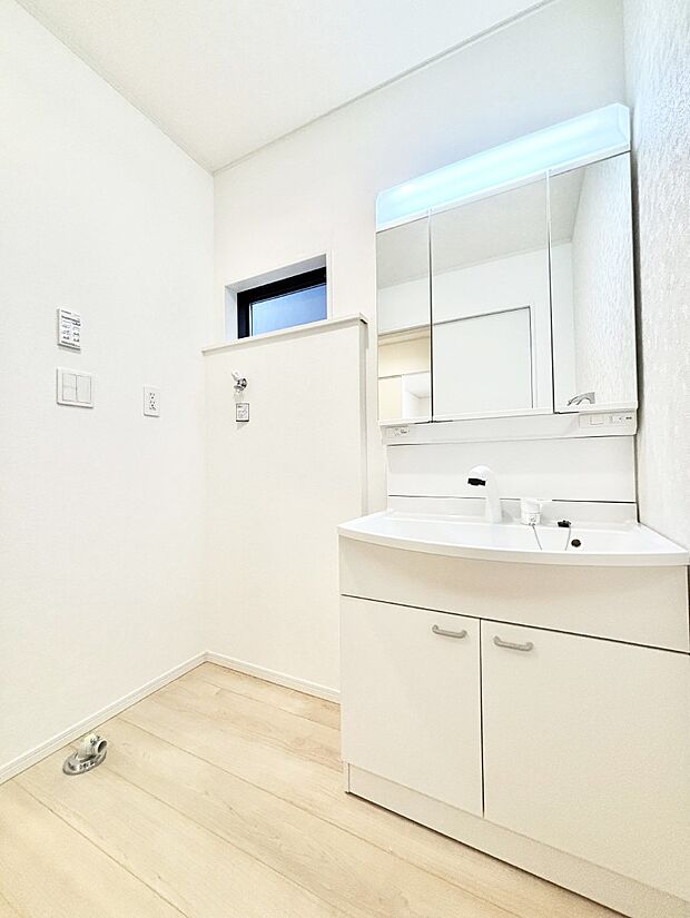 収納力と機能性に優れた洗面化粧台