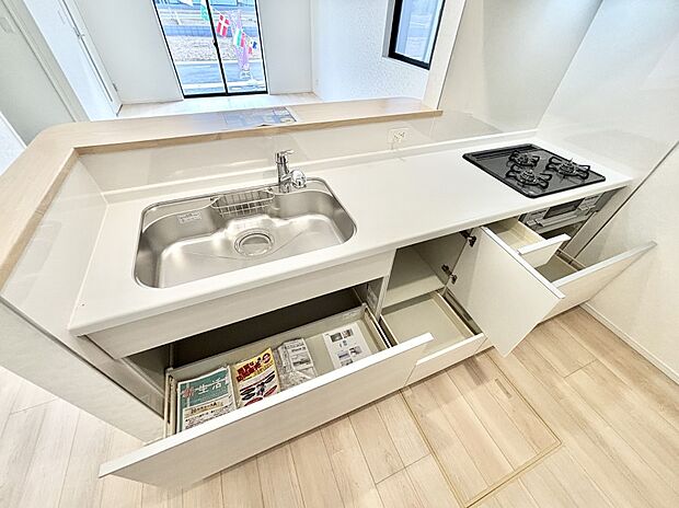 使いやすさを優先したスライド式収納タイプ!