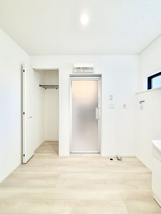 広々とゆとりのあるランドリースペース。