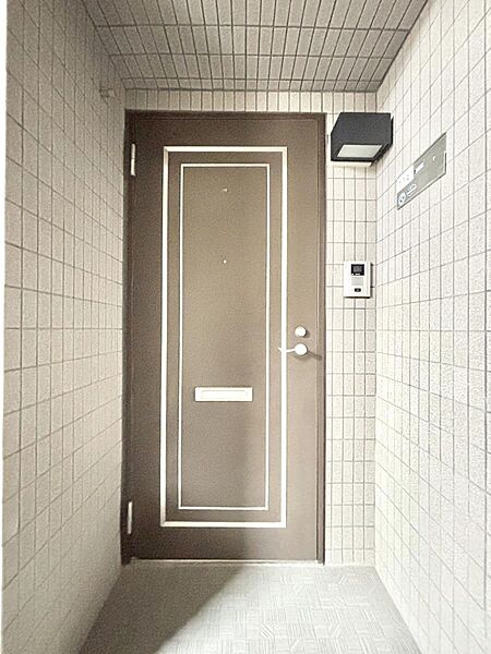 シンプルで落ち着いた雰囲気の玄関周り