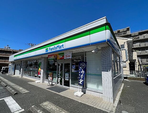 コンビニ 600m ファミリーマート 北秋津店
