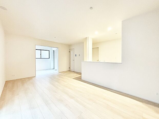 家族団らんの時間も増えそうなくつろぎのリビングダイニング。   