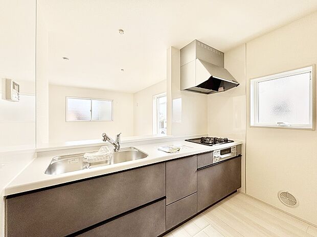 料理をしながらご家族との会話を楽しめる対面カウンターキッチン